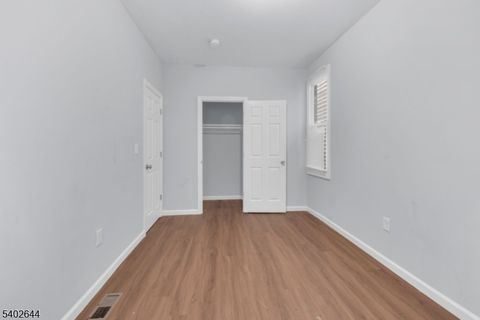 160 S 11Th St Newark City NJ 07107