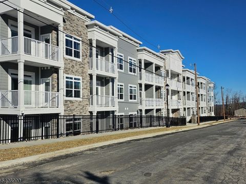 7 Theta Dr 112 Vernon Twp. NJ 07462