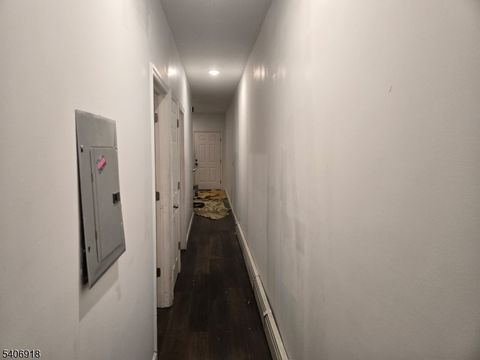 38 11th Ave Newark City NJ 07107