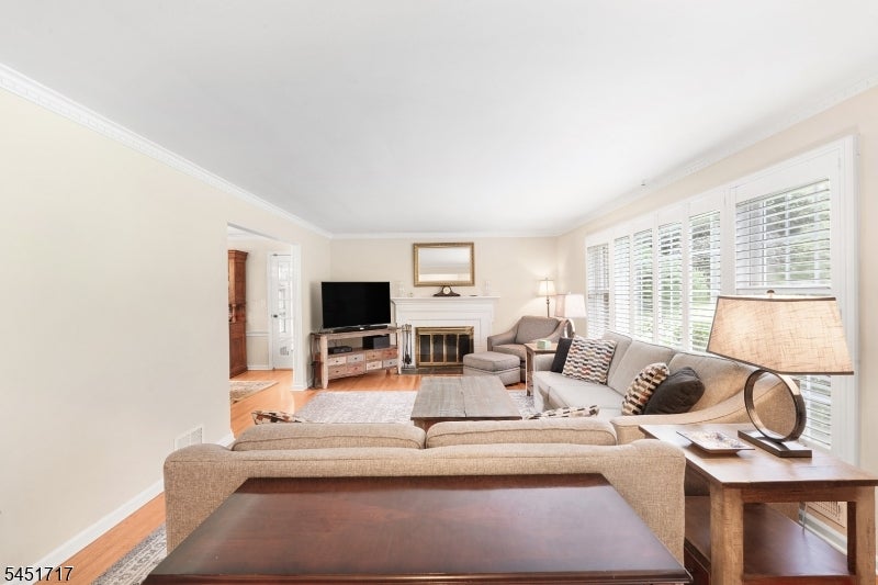 6 Stark Dr