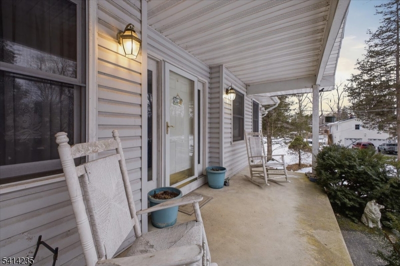 142 N Locust Lake Rd