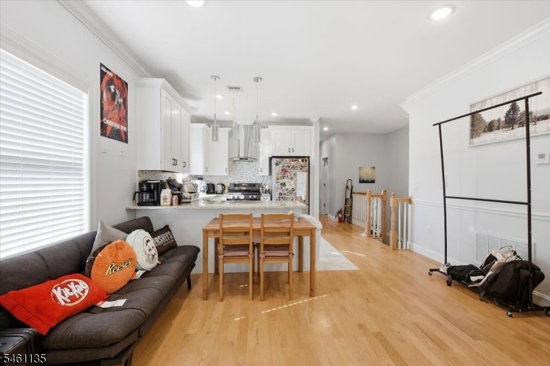 322 Cross St