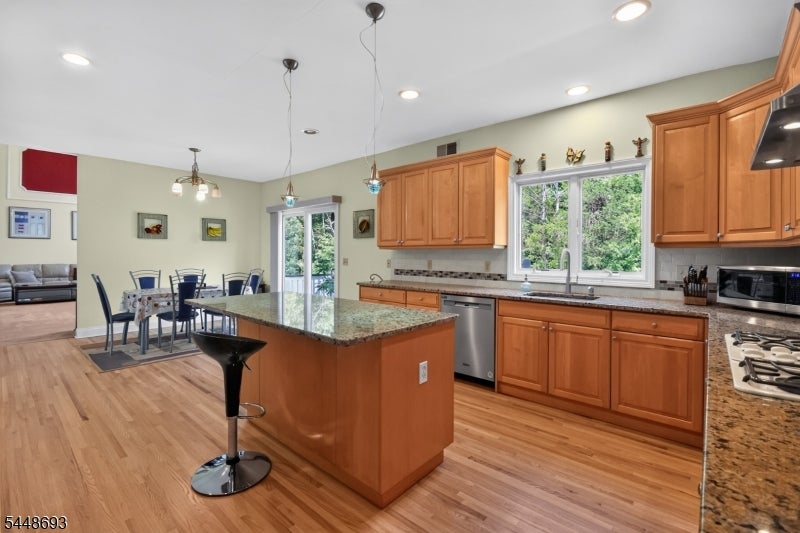 6 Alana Ct