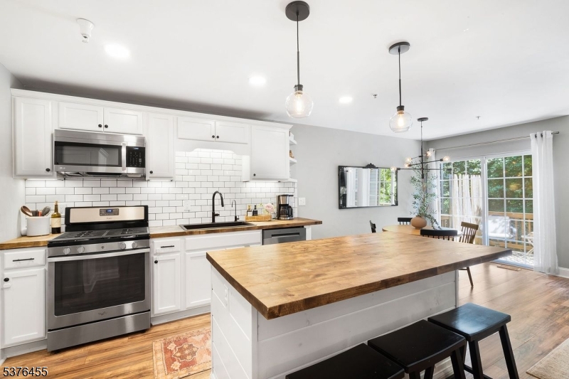 1023 Wendover Ct