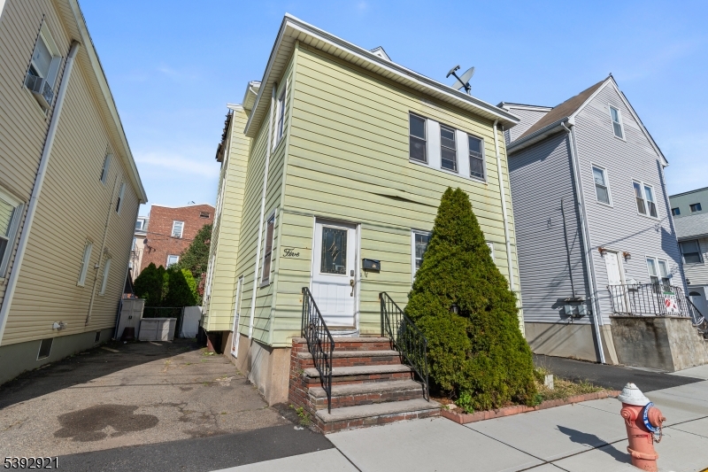 5 Edison Pl