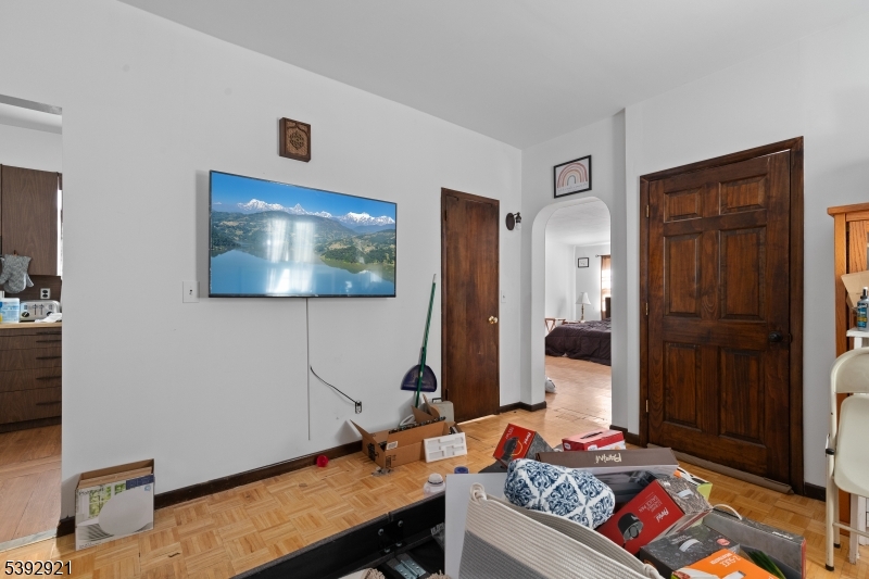 5 Edison Pl