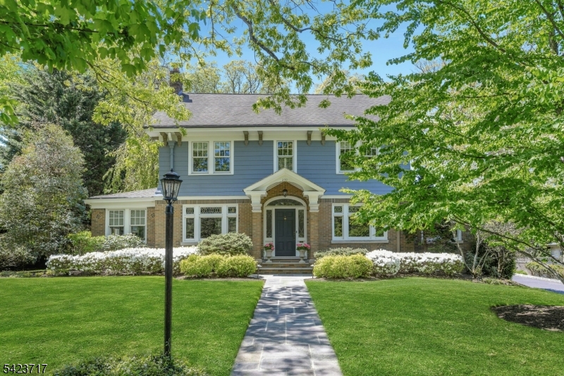 230 Summit Ave