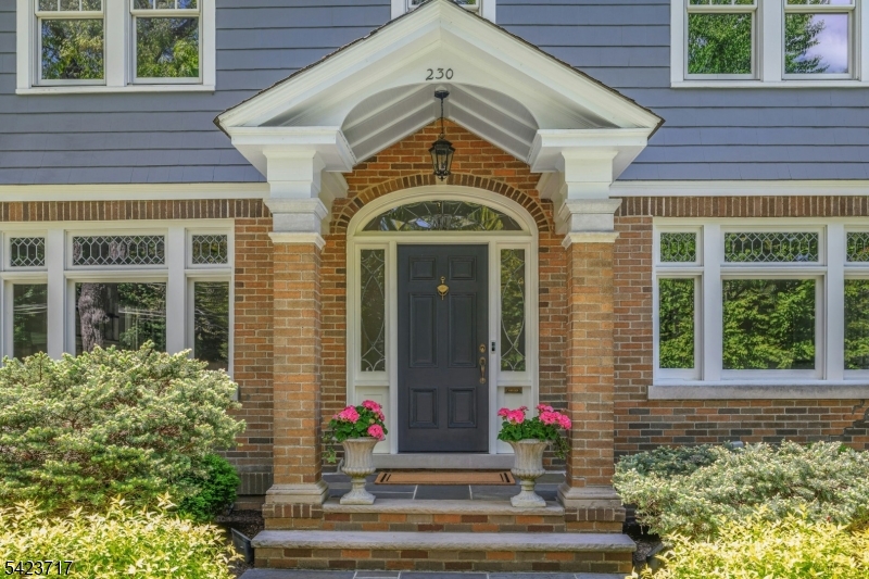 230 Summit Ave