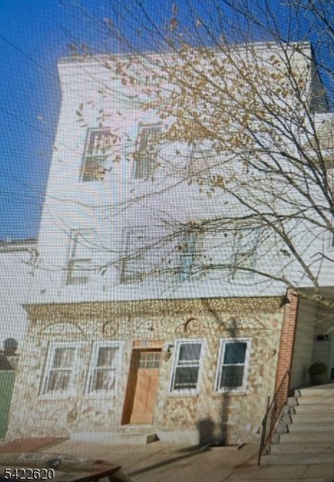 161 Verona Ave 3-R Newark City NJ 07104