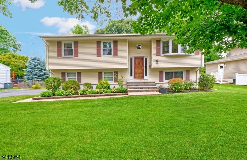 10 Avon Dr