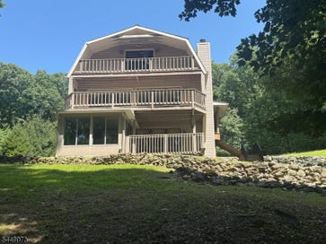 352 Buckhorn Dr White Twp. NJ 07823