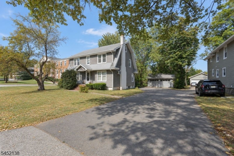 30 Bloomfield Ave