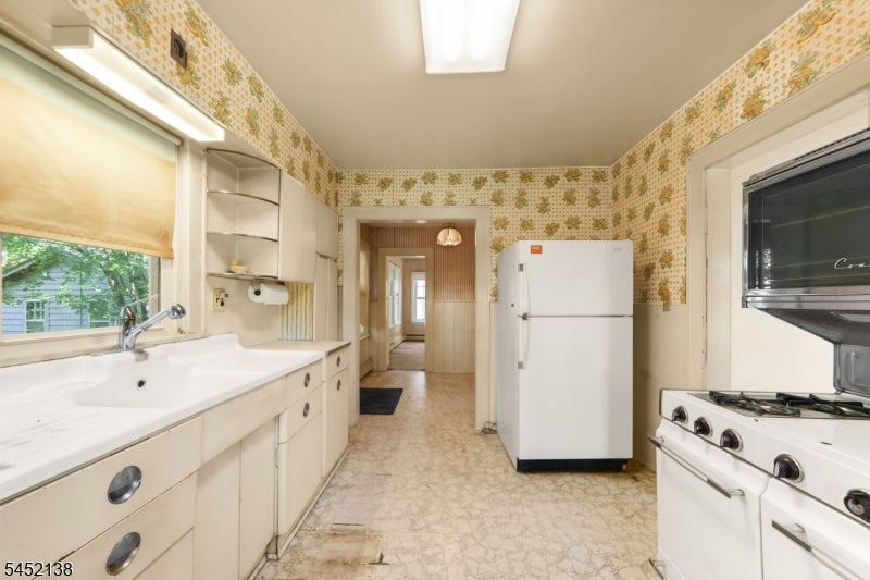 30 Bloomfield Ave