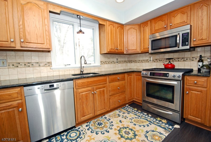 16 Deerfield Rd