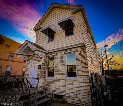 563 S 17Th St Newark City NJ 07103