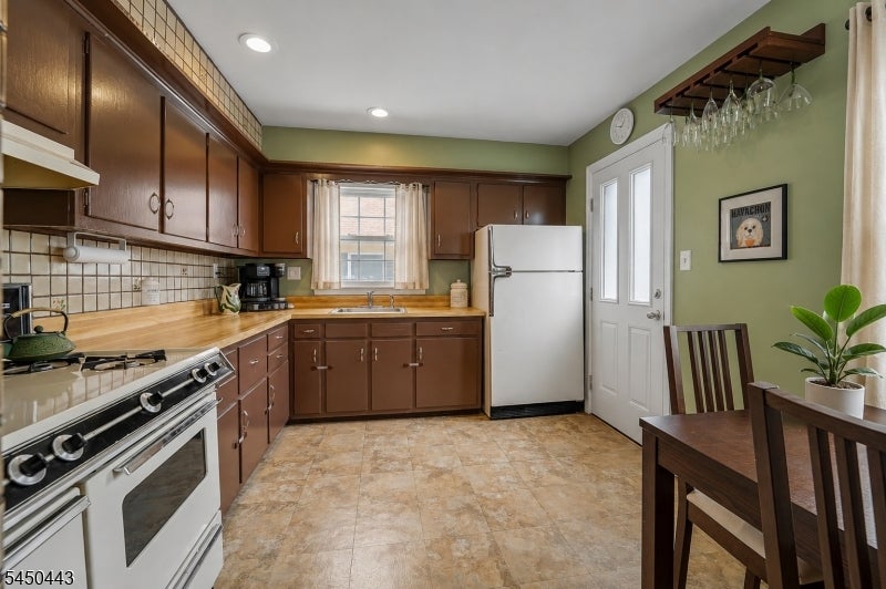 34 Hopson Ave
