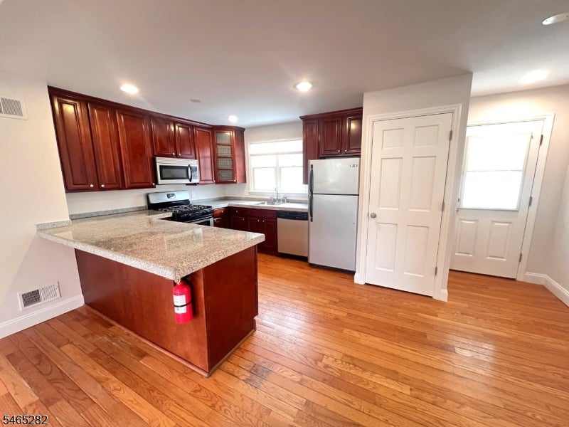 92 1/2 Macculloch Ave