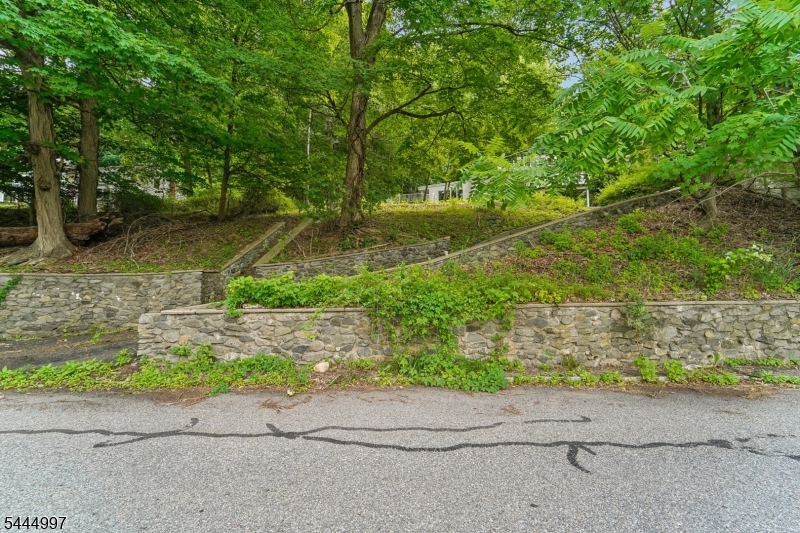 157 W Lindsley Rd