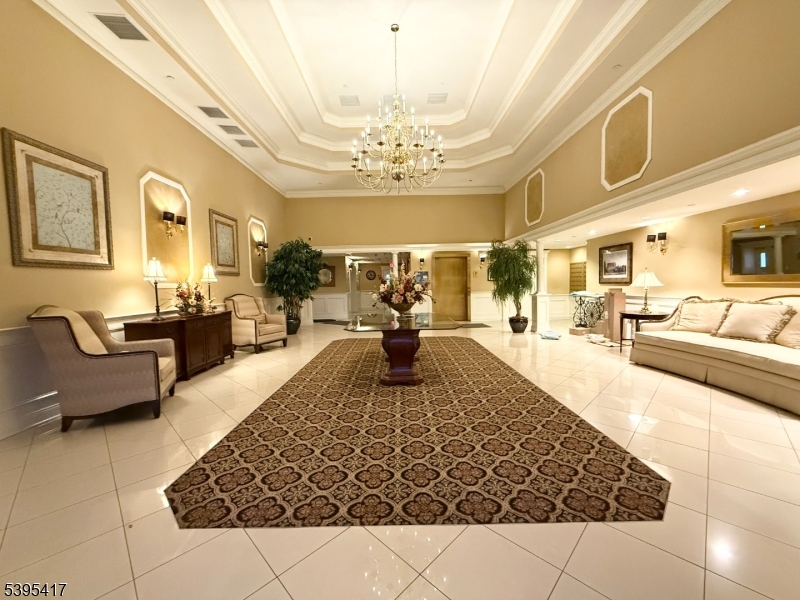 175 Rochelle Ave 218