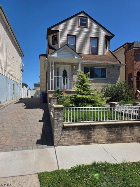 Photo for 929 Adams Ave