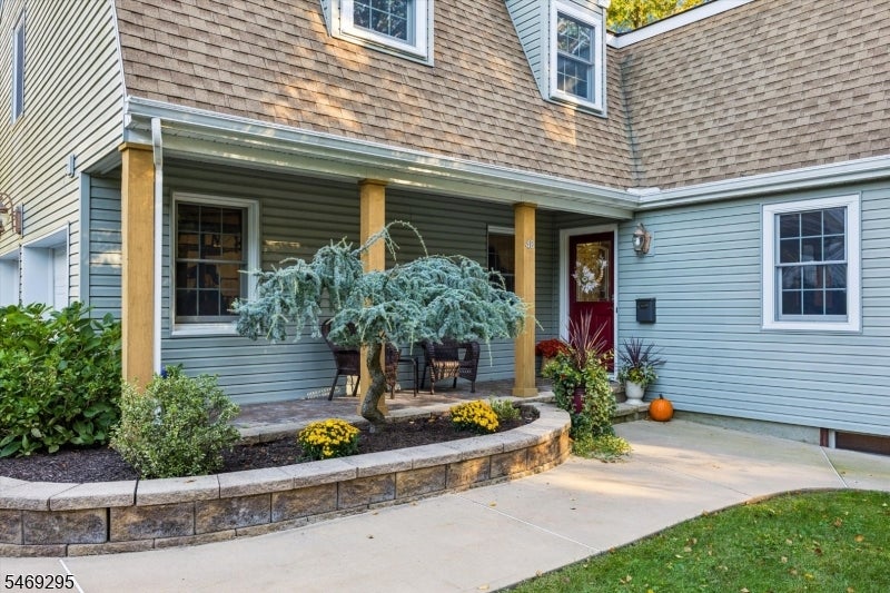 48 Greenrale Ave