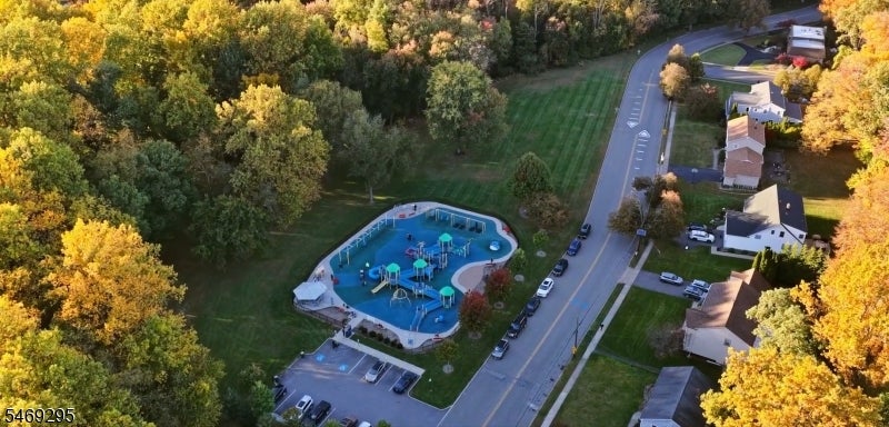 48 Greenrale Ave