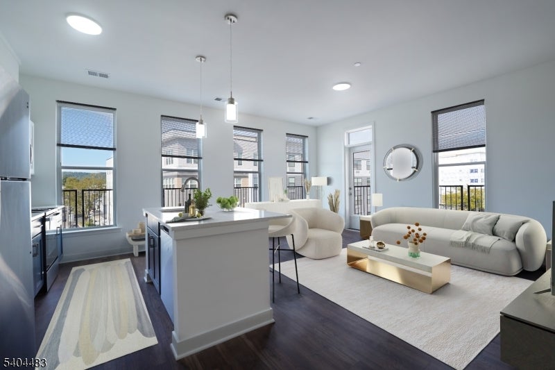 18 W Main St 211