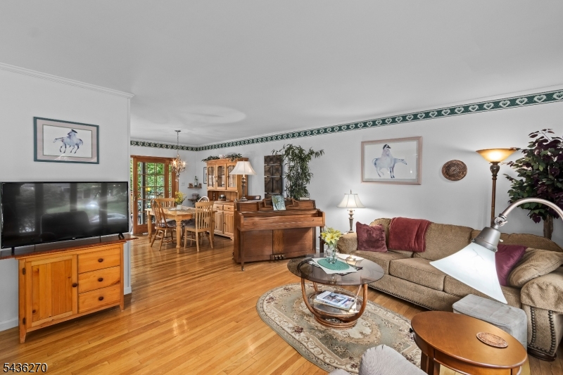 38 Forest Dr