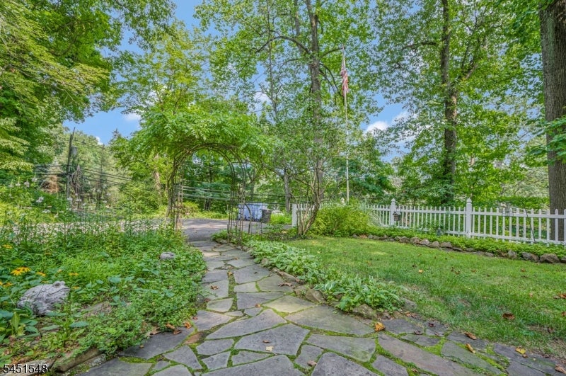 173 Hillcrest Rd