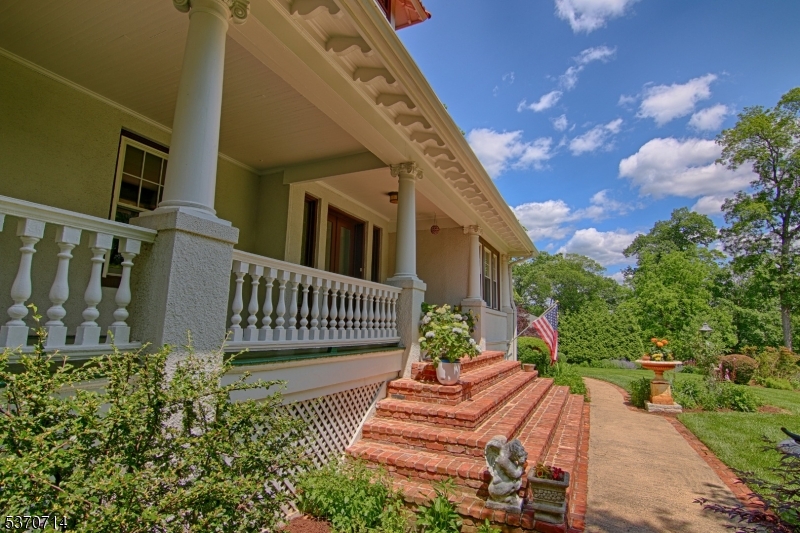 44 Manor Dr