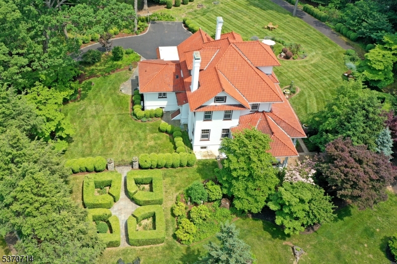 44 Manor Dr