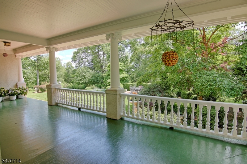 44 Manor Dr