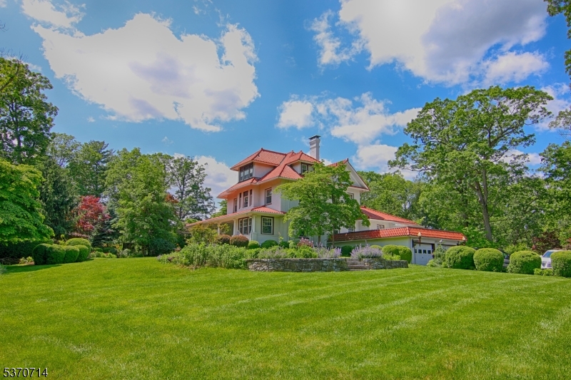 44 Manor Dr