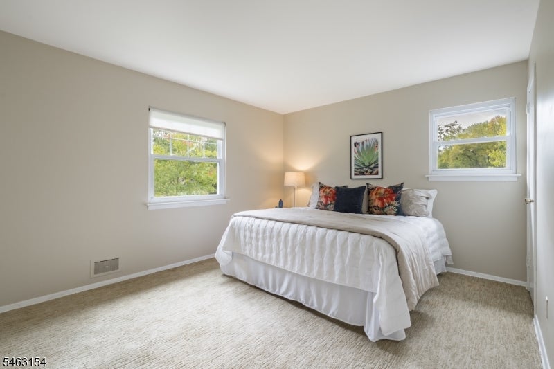 43 Chaucer Dr