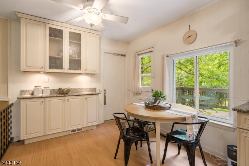 43 Chaucer Dr