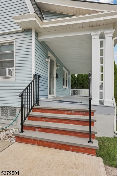 31 Monroe Ave