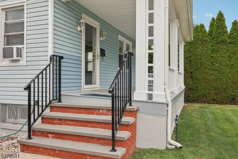 31 Monroe Ave