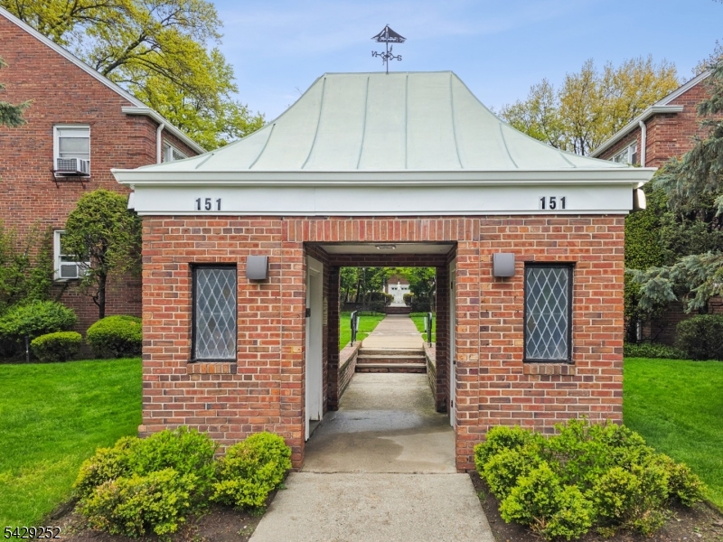 151 E Palisade Ave 6D