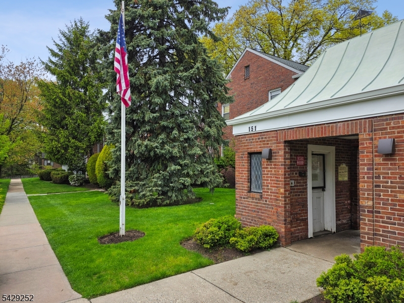 151 E Palisade Ave 6D
