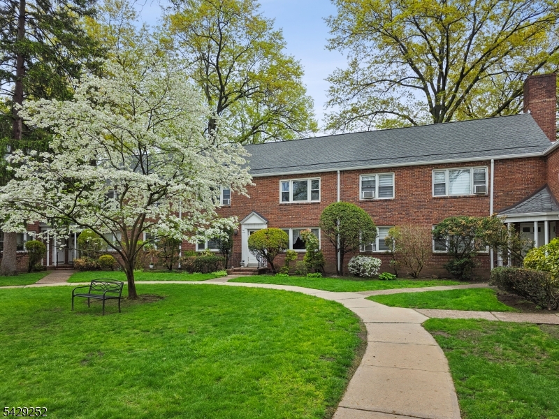151 E Palisade Ave 6D