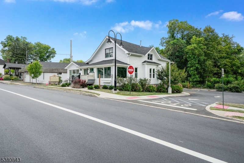 12 Route 202