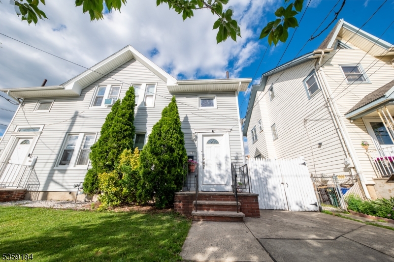 31 Lyons Pl