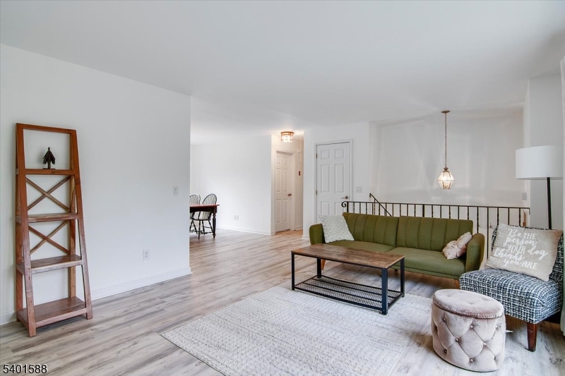 2 Oak St