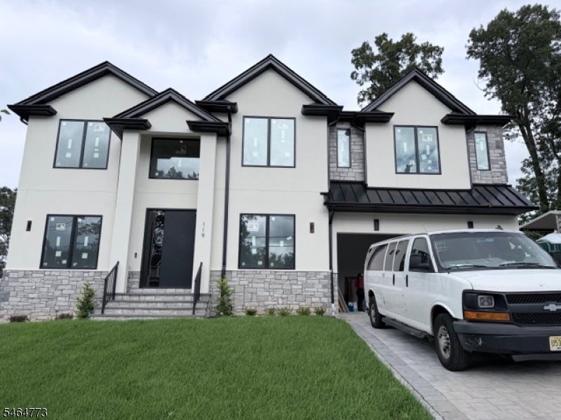 119 Arnot Pl