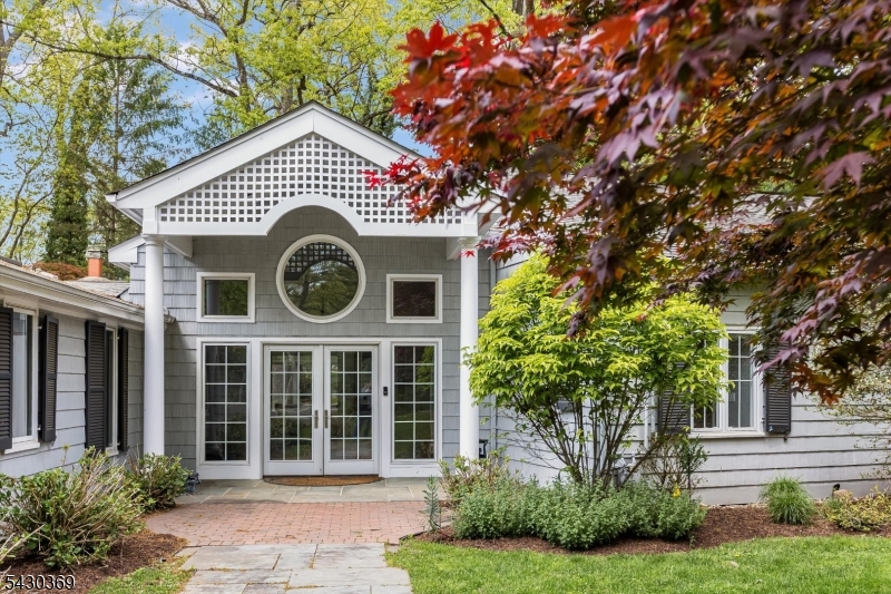 1 Hickory Ln