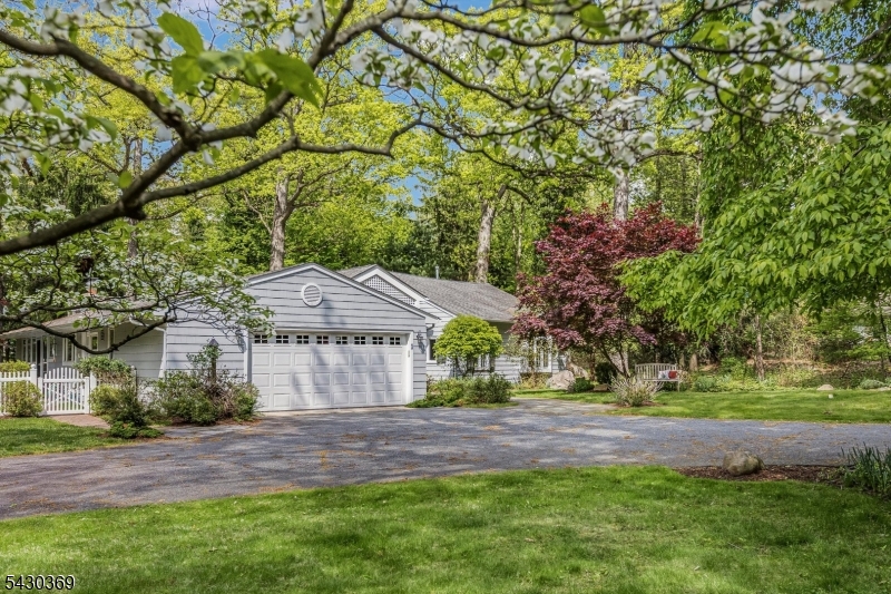 1 Hickory Ln