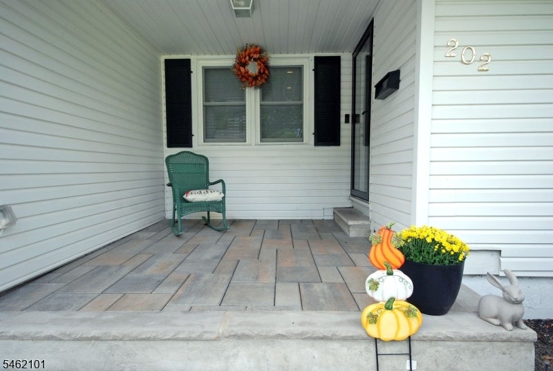 202 Long Hill Rd