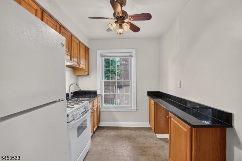 180 Summit Ave E4
