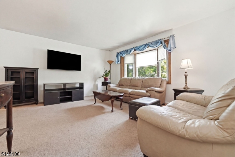 194 Elmwood Dr
