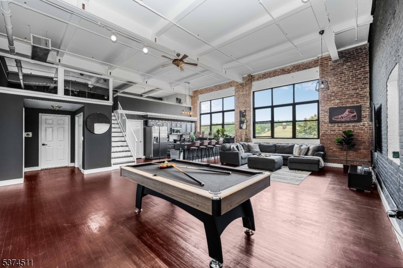 350 Scotland Rd